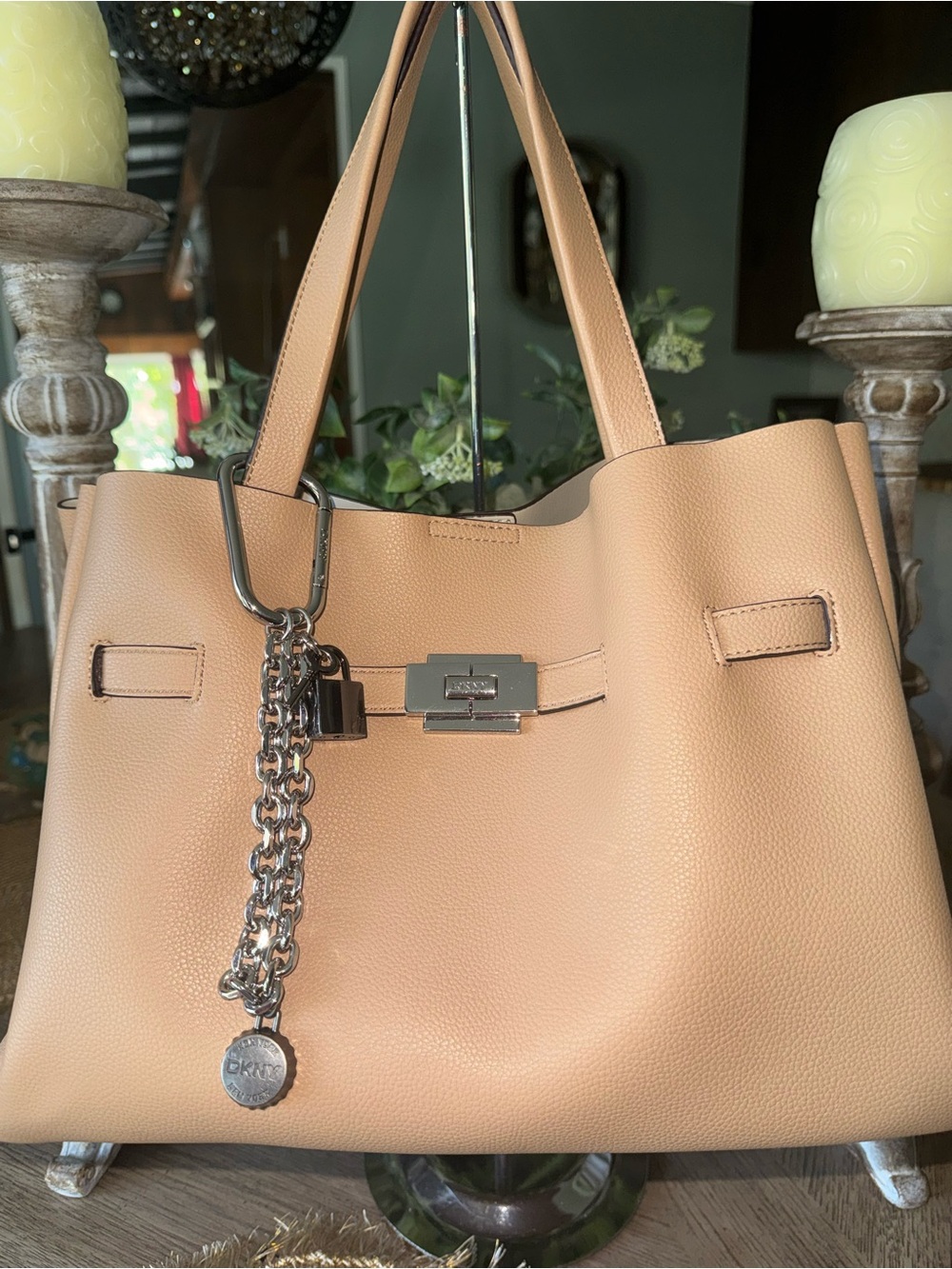 NWOT DKNY Pebbled Leather Tote in Beige with Statement Piece Bag Charm - Picture 1 of 9